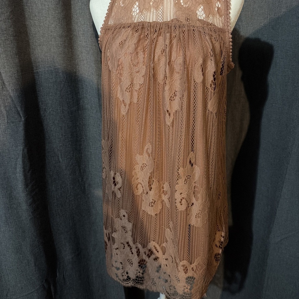 Target Mauve Floral Lace High Mock Neck Sleeveless Keyhole Back Top Lined